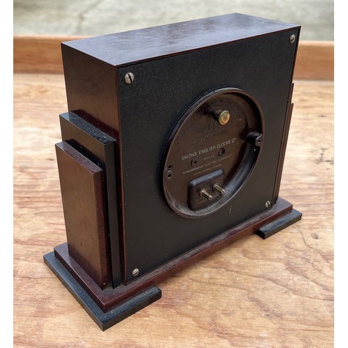 97 - Art Deco Smiths mantle clock with a brown Bakerlite case.

This lot is available for in-house shippi... 