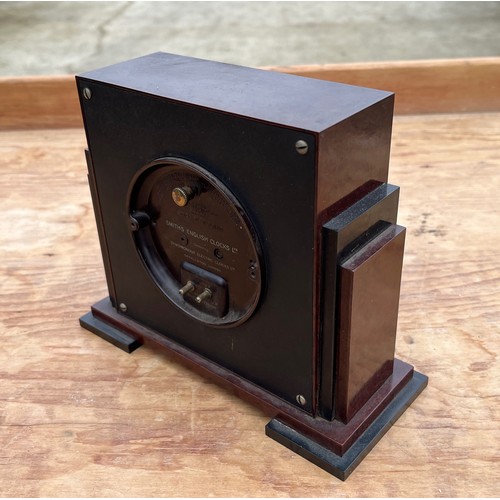 97 - Art Deco Smiths mantle clock with a brown Bakerlite case.

This lot is available for in-house shippi... 