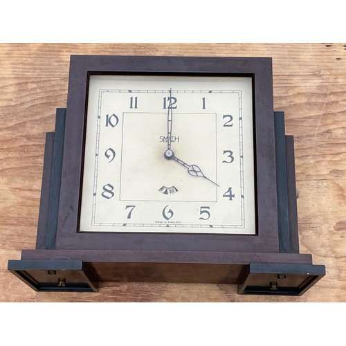 97 - Art Deco Smiths mantle clock with a brown Bakerlite case.

This lot is available for in-house shippi... 