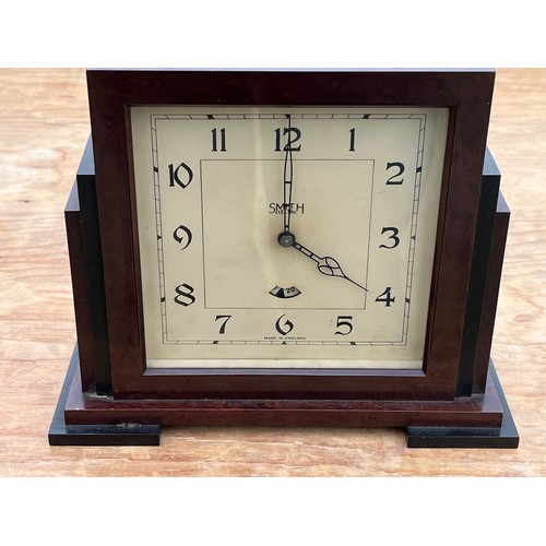 97 - Art Deco Smiths mantle clock with a brown Bakerlite case.

This lot is available for in-house shippi... 