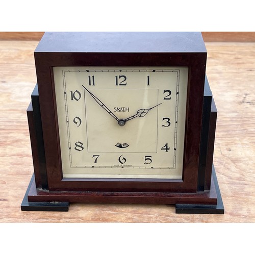 97 - Art Deco Smiths mantle clock with a brown Bakerlite case.

This lot is available for in-house shippi... 