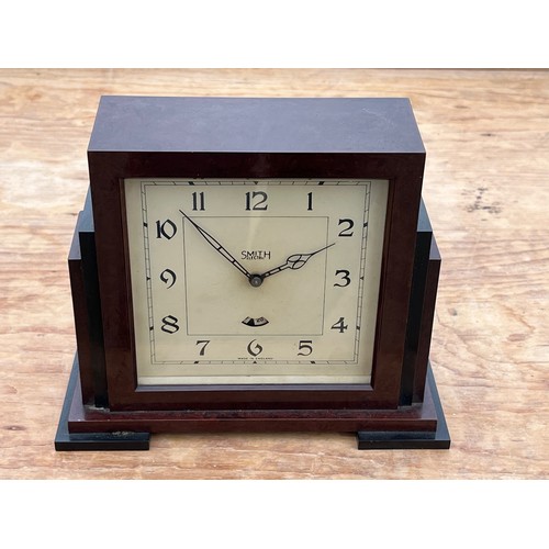 97 - Art Deco Smiths mantle clock with a brown Bakerlite case.

This lot is available for in-house shippi... 