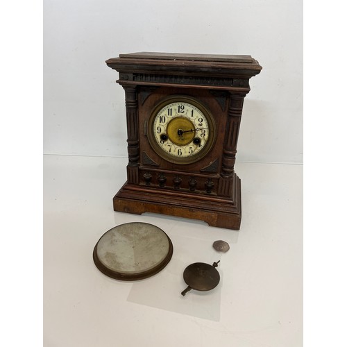 100 - Oak cased mantle clock.

This lot is available for in-house shipping