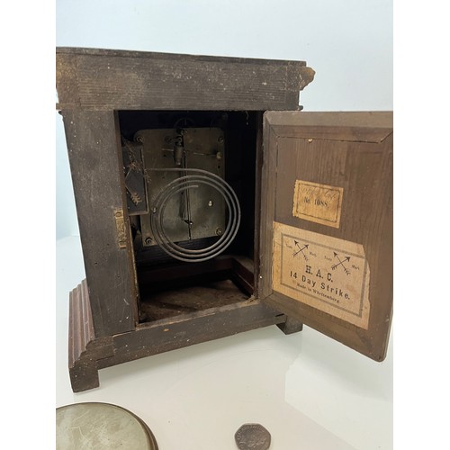 100 - Oak cased mantle clock.

This lot is available for in-house shipping