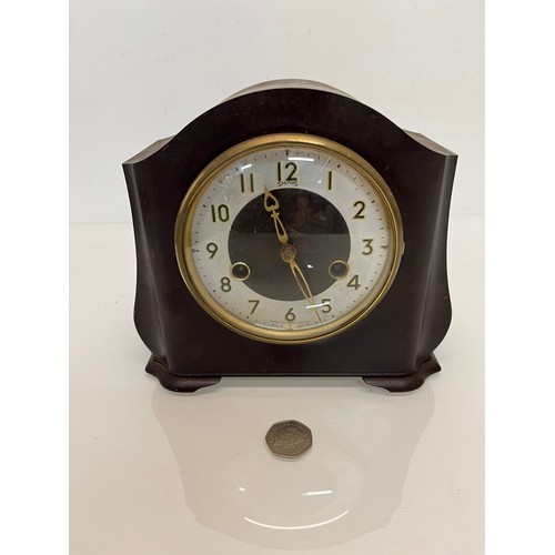 101 - A Smiths Bakelite cased mantle clock.

This lot is available for in-house shipping