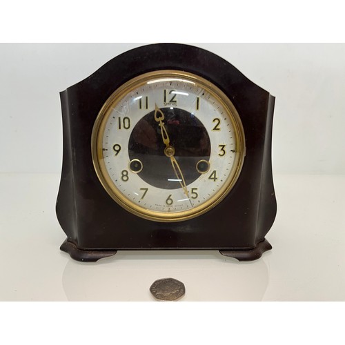 101 - A Smiths Bakelite cased mantle clock.

This lot is available for in-house shipping