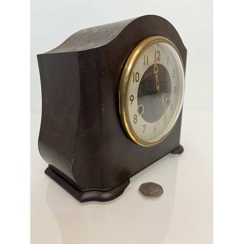 101 - A Smiths Bakelite cased mantle clock.

This lot is available for in-house shipping