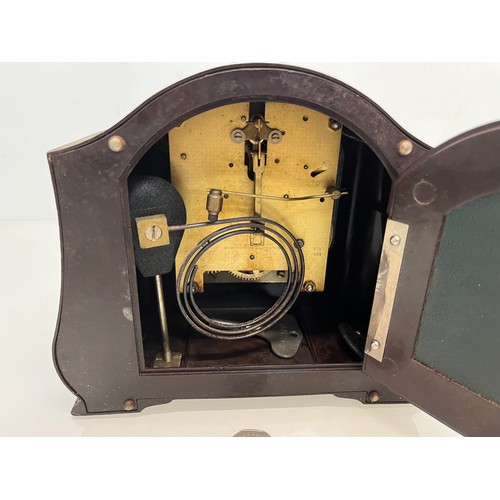 101 - A Smiths Bakelite cased mantle clock.

This lot is available for in-house shipping