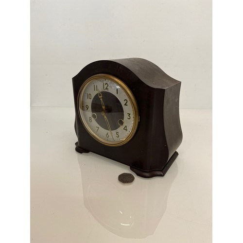 101 - A Smiths Bakelite cased mantle clock.

This lot is available for in-house shipping