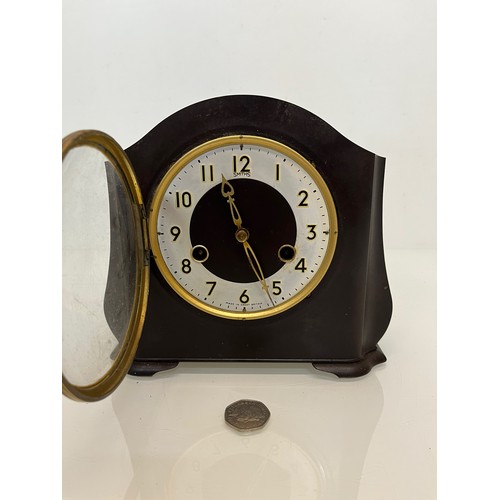 101 - A Smiths Bakelite cased mantle clock.

This lot is available for in-house shipping