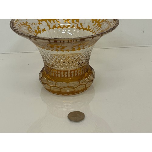 122 - Decorative cut class bowl.

This lot is available for in-house shipping