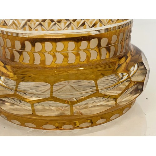 122 - Decorative cut class bowl.

This lot is available for in-house shipping