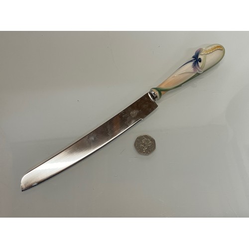 131 - Franz pottery, a Dragonfly cake knife, boxed.

This lot is available for in-house shipping