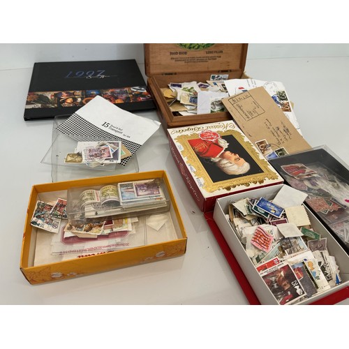 537 - Philately, collection of loose Stamps and a 1997 album.

This lot is available for in-house shipping