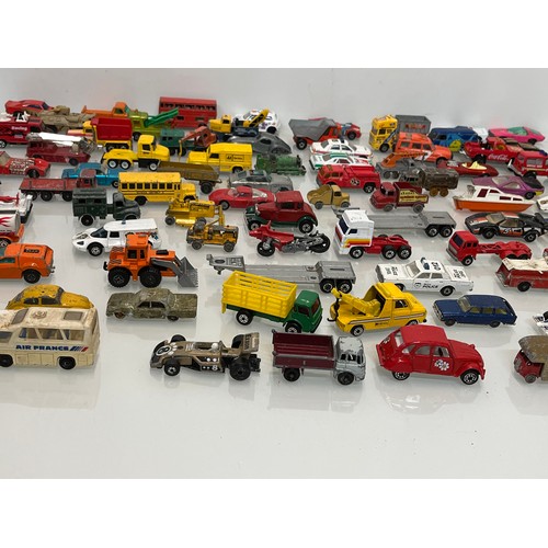 397 - Collection of diesast toys, matchbox, hot wheels etc.

This lot is avaialble for in house shipping.