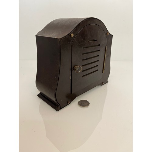 291 - A Smiths Bakelite cased mantle clock.

This lot is available for in-house shipping