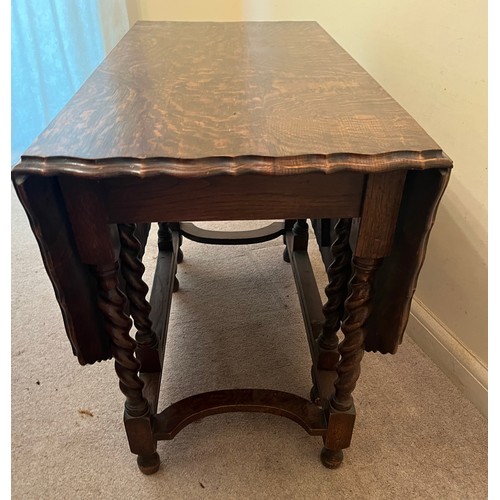 348 - Edwardian drop leaf dinning table with a pie crust edging design to the top and raised on barley twi... 