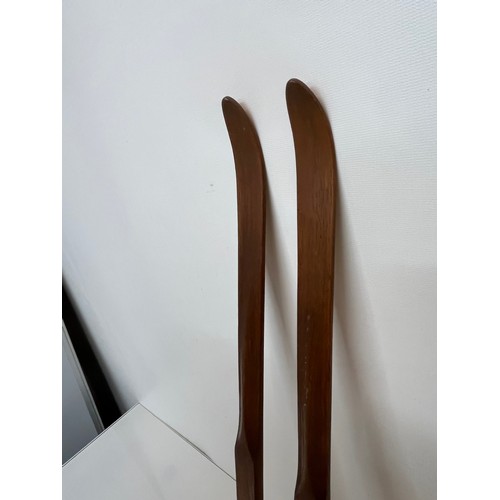 110 - A pair of miniature oak skis 60 cm long.

This lot is available for in-house shipping