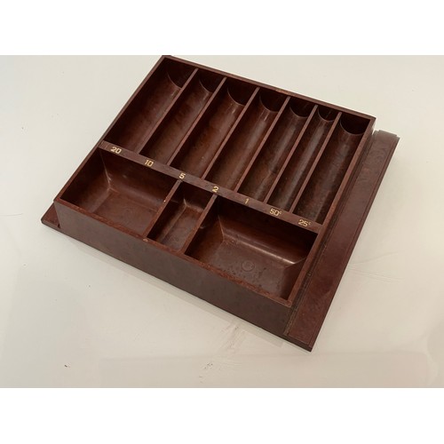 116 - Bakelite coin tray, 28 cm x 25 cm.

This lot is available for in-house shipping