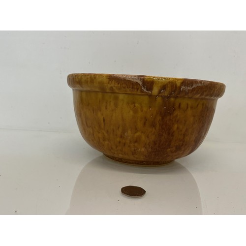 120 - Treacle glazed stoneware bowl, 25 cm diameter and 13 cm high.

This lot is available for in-house sh... 