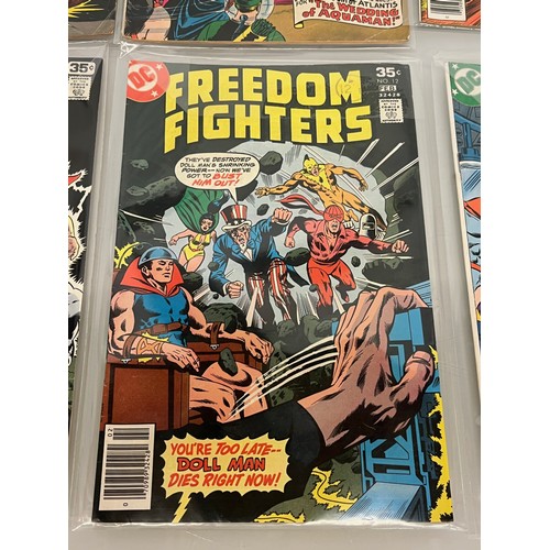 131 - Marvel and DC superhero comics, part of a large collection, Aquaman, Freedon Fighters, Moon Knight, ... 