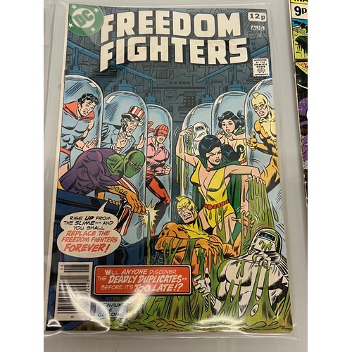 131 - Marvel and DC superhero comics, part of a large collection, Aquaman, Freedon Fighters, Moon Knight, ... 