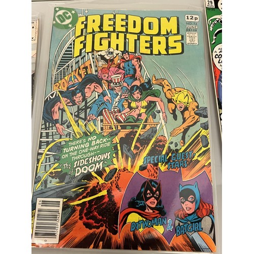 131 - Marvel and DC superhero comics, part of a large collection, Aquaman, Freedon Fighters, Moon Knight, ... 