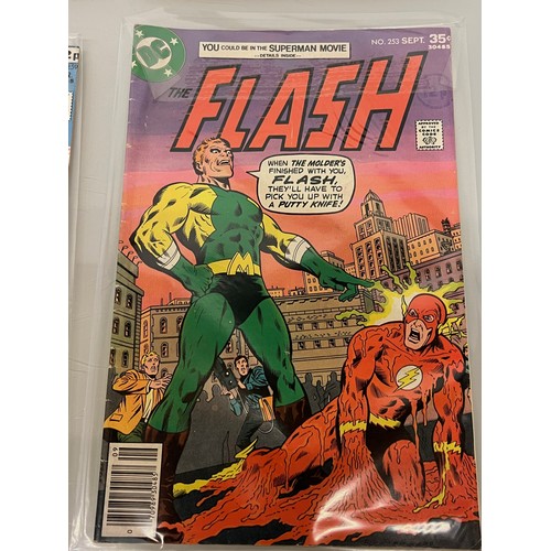 168 - Marvel and DC superhero comics, part of a large collection, Flash.

This lot is available for in-hou... 