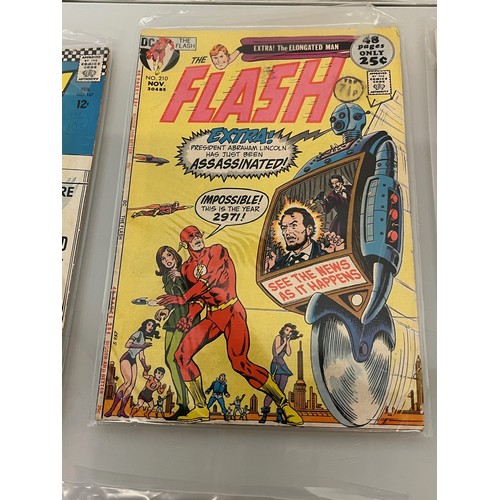 168 - Marvel and DC superhero comics, part of a large collection, Flash.

This lot is available for in-hou... 