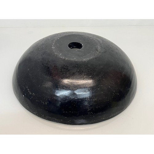 195 - Circular stone sink, 44 cm in diameter.

This lot is collection only