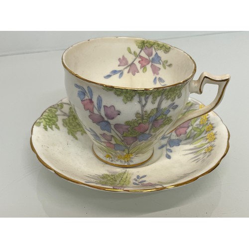 203 - Art Deco tea wares a trio and a cup and saucer.


This lot is available for in-house packing and shi... 