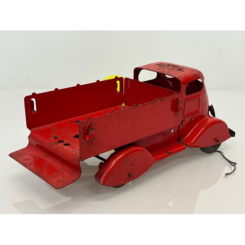 206 - Tin plate toys, an art deco streamlined truck, 27 cm long.


This lot is available for in-house pack... 