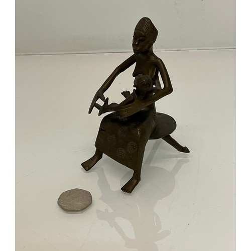 209 - African bronze figure of a mother and child. 11 cm high.


This lot is available for in-house packin... 