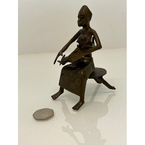 209 - African bronze figure of a mother and child. 11 cm high.


This lot is available for in-house packin... 