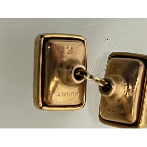 216 - A pair of gents cuff links marked to the rear.		


This lot is available for in-house packing and sh... 