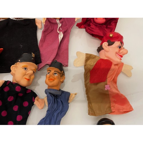 224 - A collection of sixteen hand puppets, classic Punch and Judy etc.

This lot is available for in-hous... 