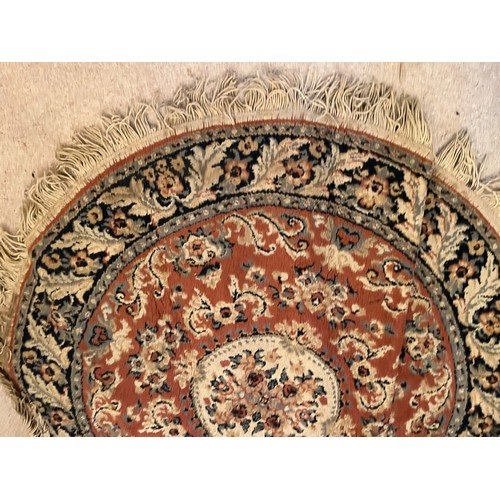 230 - Circular floor rug, 120cm diameter.

This lot is available for in-house shipping