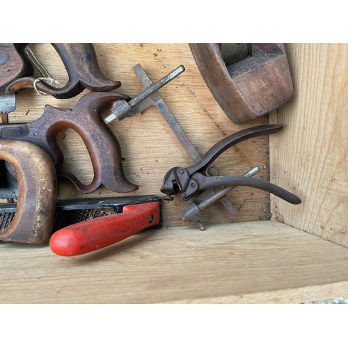 257 - Carpentry tools from a large collection of woodworking and mechanical engineering tools, a mixed col... 