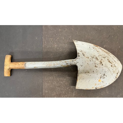 259 - Tools, militaria, a short handled shovel with British military markings.

This lot is available for ... 