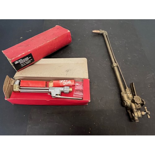 262 - Tools a boxed new Old Stock BOC cutting torch, and another vintage cutting torch.

This lot is avail... 