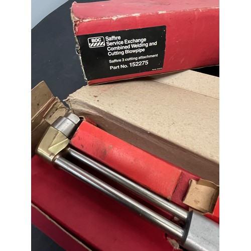 262 - Tools a boxed new Old Stock BOC cutting torch, and another vintage cutting torch.

This lot is avail... 