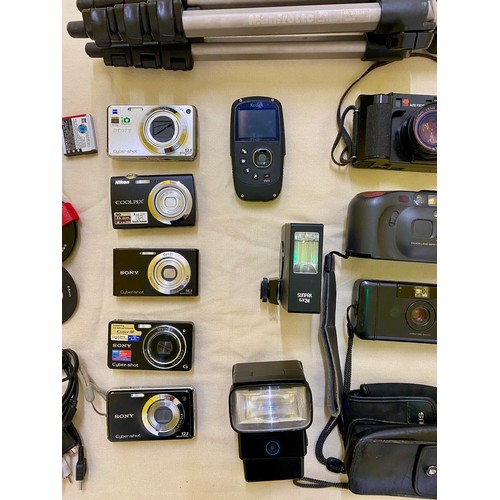 271 - Photographic equipment, a collection of vintage cameras and accessories


This lot is available for ... 