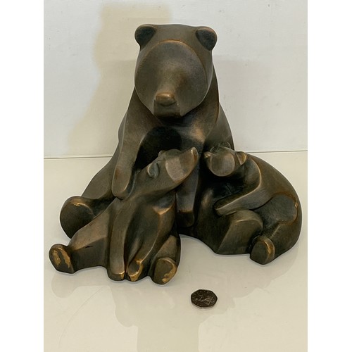 482 - North American pottery sculpture of a bear with two cubs, 25 cm high x 30 cm wide, and heavy.


This... 