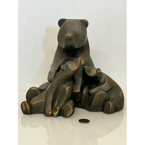 482 - North American pottery sculpture of a bear with two cubs, 25 cm high x 30 cm wide, and heavy.


This... 