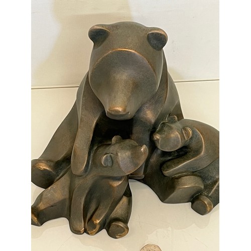 482 - North American pottery sculpture of a bear with two cubs, 25 cm high x 30 cm wide, and heavy.


This... 