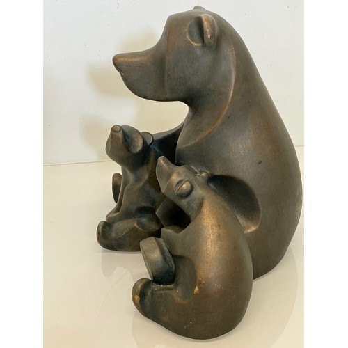 482 - North American pottery sculpture of a bear with two cubs, 25 cm high x 30 cm wide, and heavy.


This... 