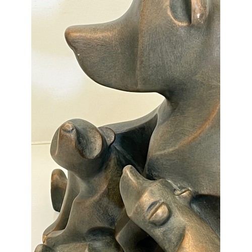 482 - North American pottery sculpture of a bear with two cubs, 25 cm high x 30 cm wide, and heavy.


This... 