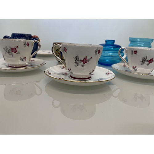 484 - Mixed lot, Shelley tea wares, blue glass pots etc.

This lot is available for in-house packing & shi... 