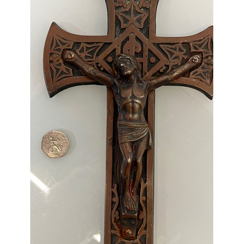 487 - Cast crucifix with Celtic decoration.

This lot is available for in-house packing & shipping