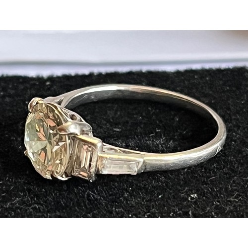 1 - Art Deco Diamond ring, 2.19 carat rectangular brilliant cut natural diamond flanked by four baguette... 